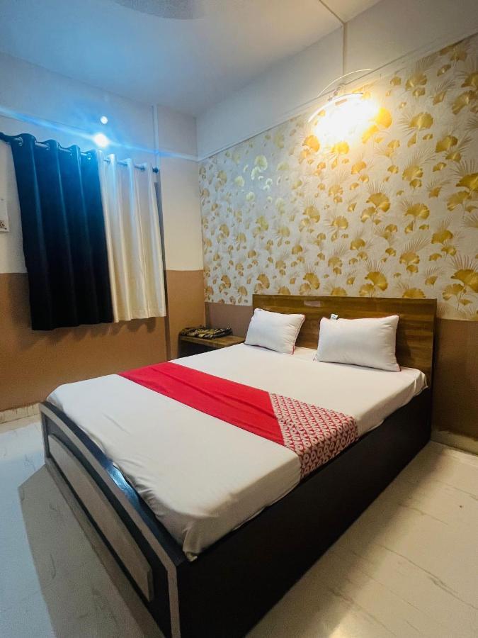 Hotel Royal Lodging Phursungi Екстериор снимка