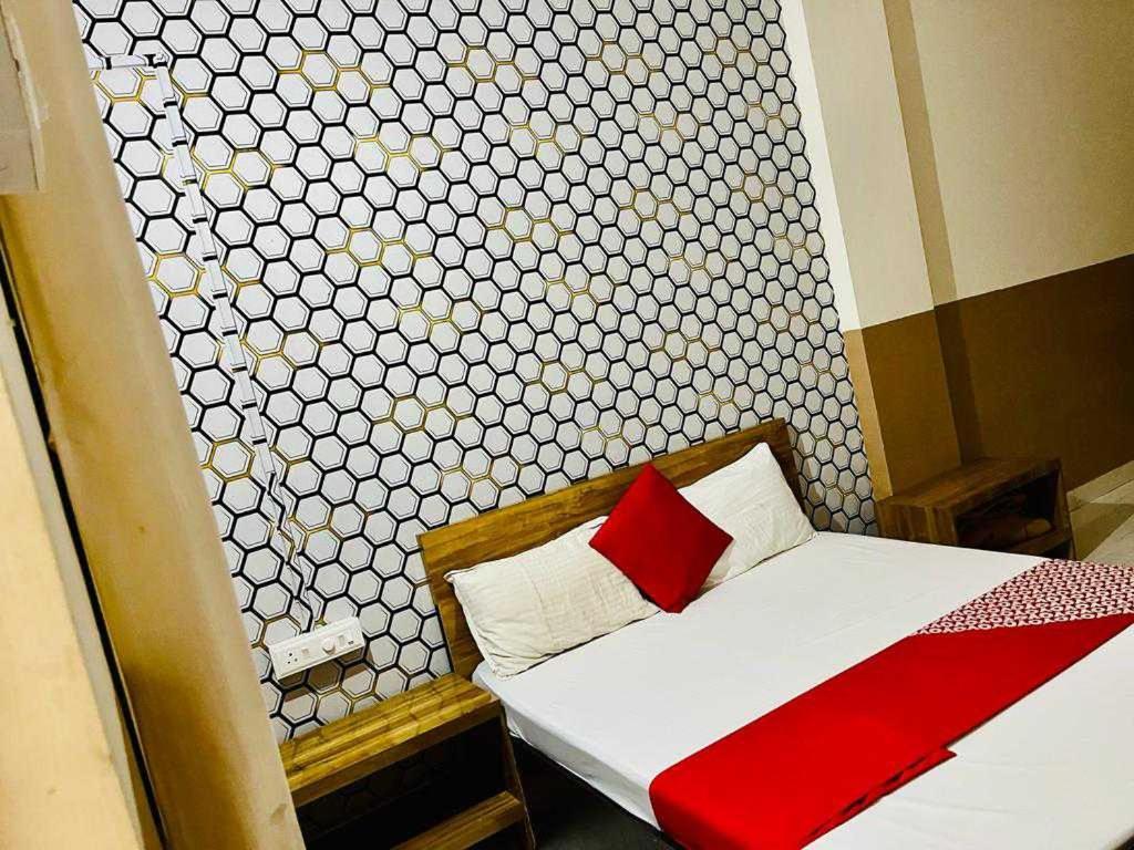 Hotel Royal Lodging Phursungi Екстериор снимка