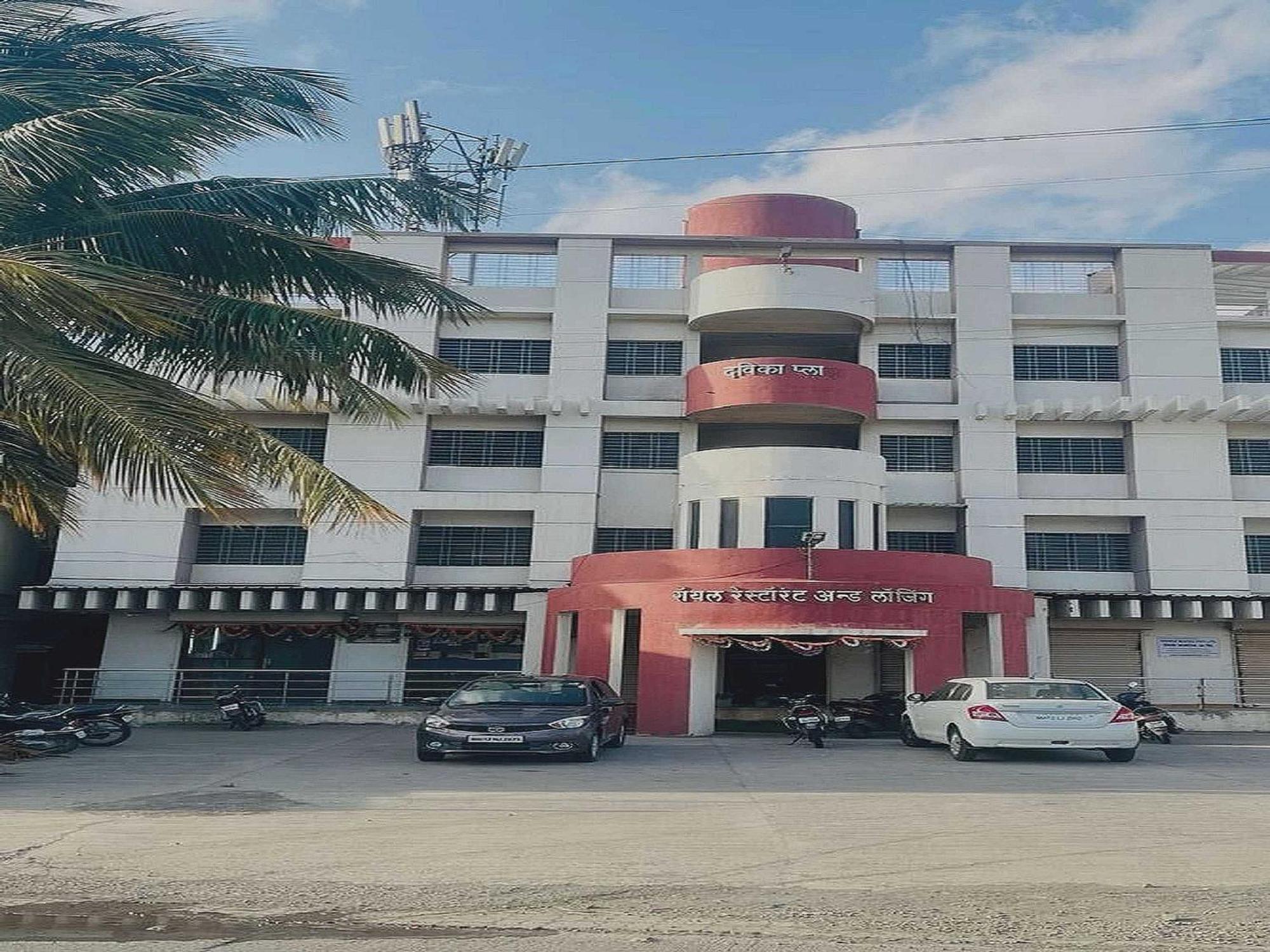 Hotel Royal Lodging Phursungi Екстериор снимка