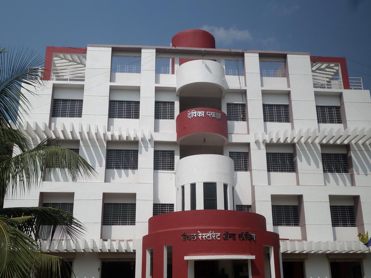 Hotel Royal Lodging Phursungi Екстериор снимка